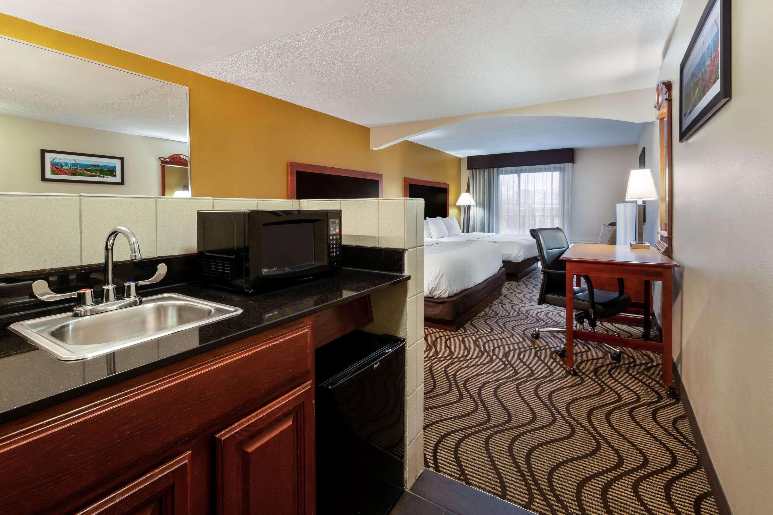 La Quinta Inn By Wyndham Sandusky Near Cedar Point Extérieur photo
