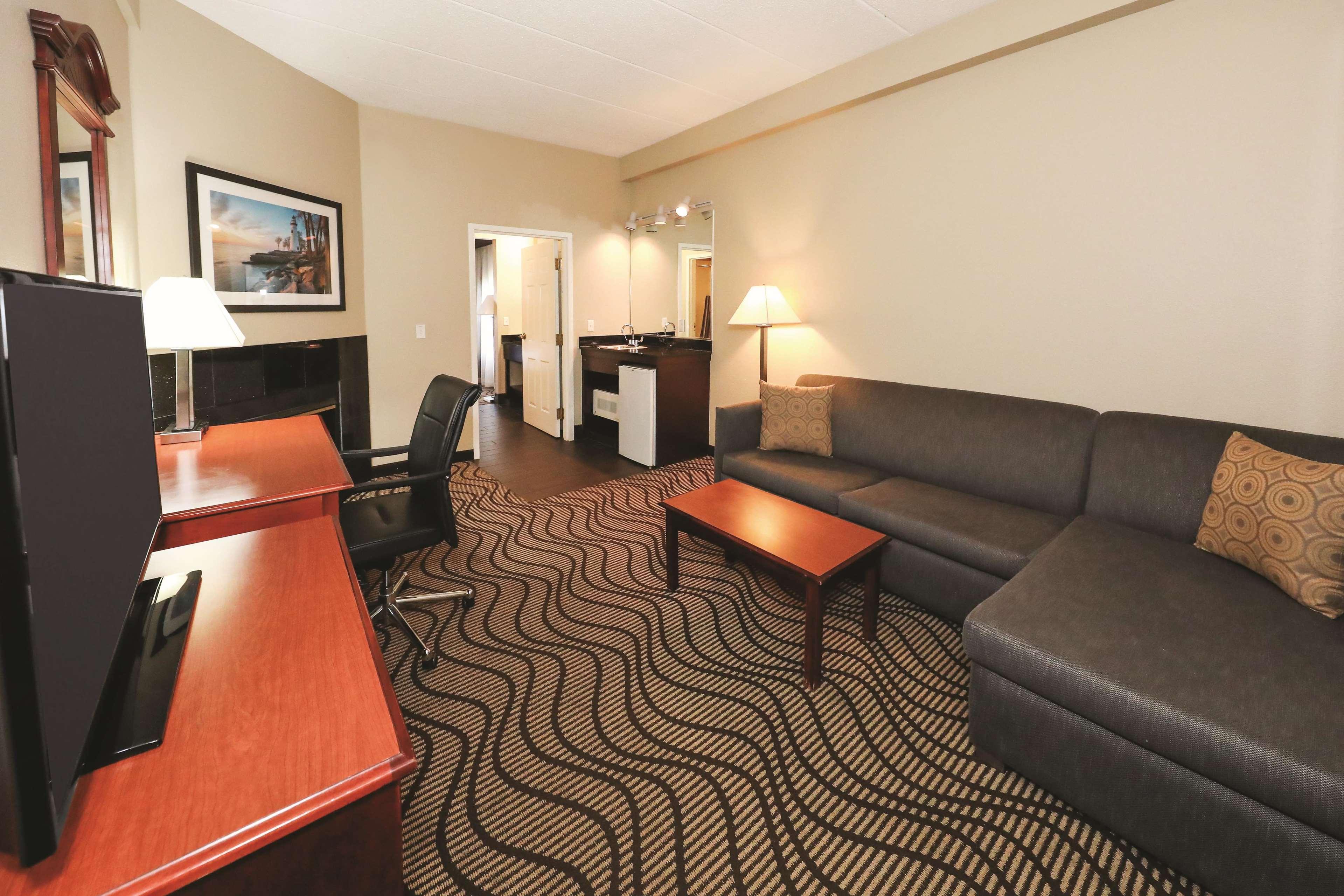 La Quinta Inn By Wyndham Sandusky Near Cedar Point Extérieur photo