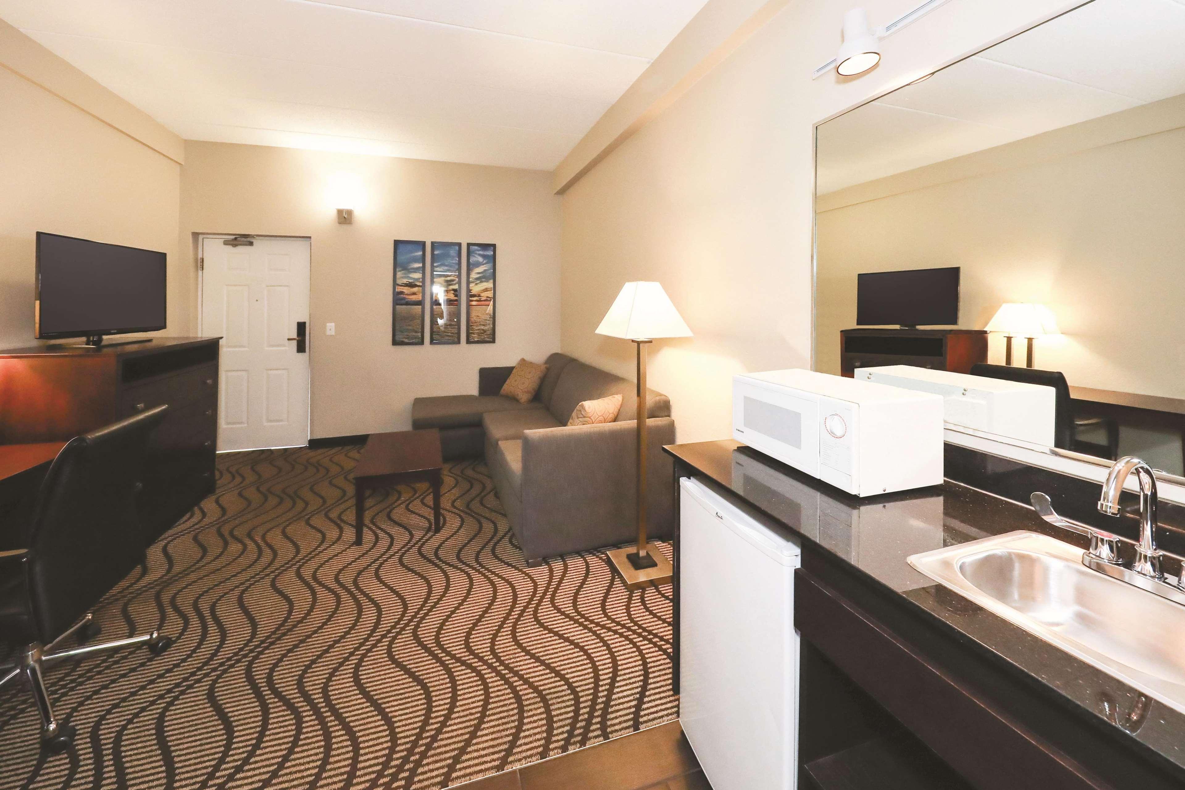 La Quinta Inn By Wyndham Sandusky Near Cedar Point Extérieur photo