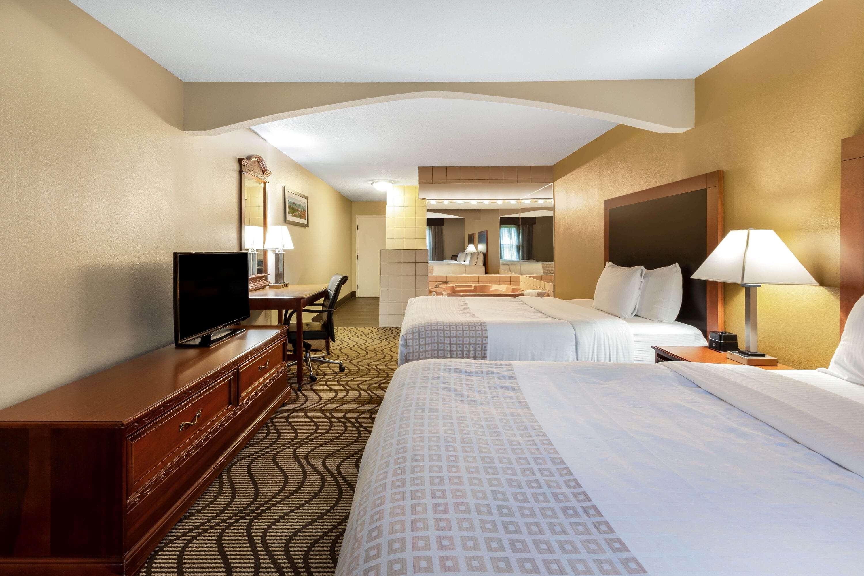 La Quinta Inn By Wyndham Sandusky Near Cedar Point Extérieur photo