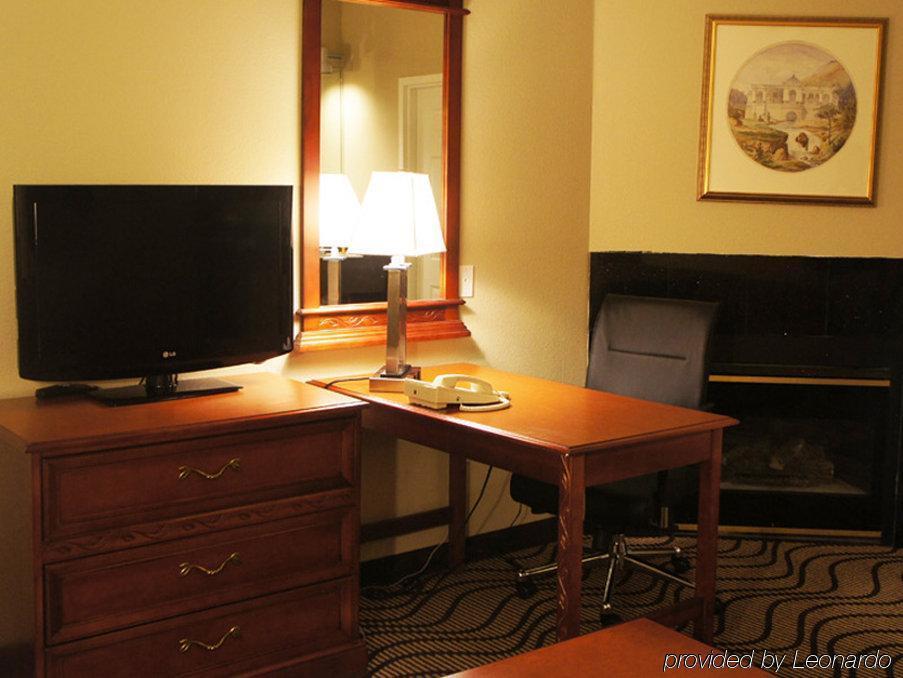 La Quinta Inn By Wyndham Sandusky Near Cedar Point Extérieur photo