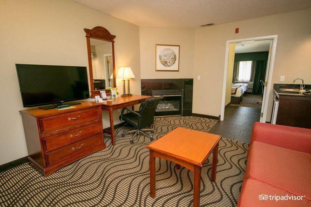 La Quinta Inn By Wyndham Sandusky Near Cedar Point Extérieur photo