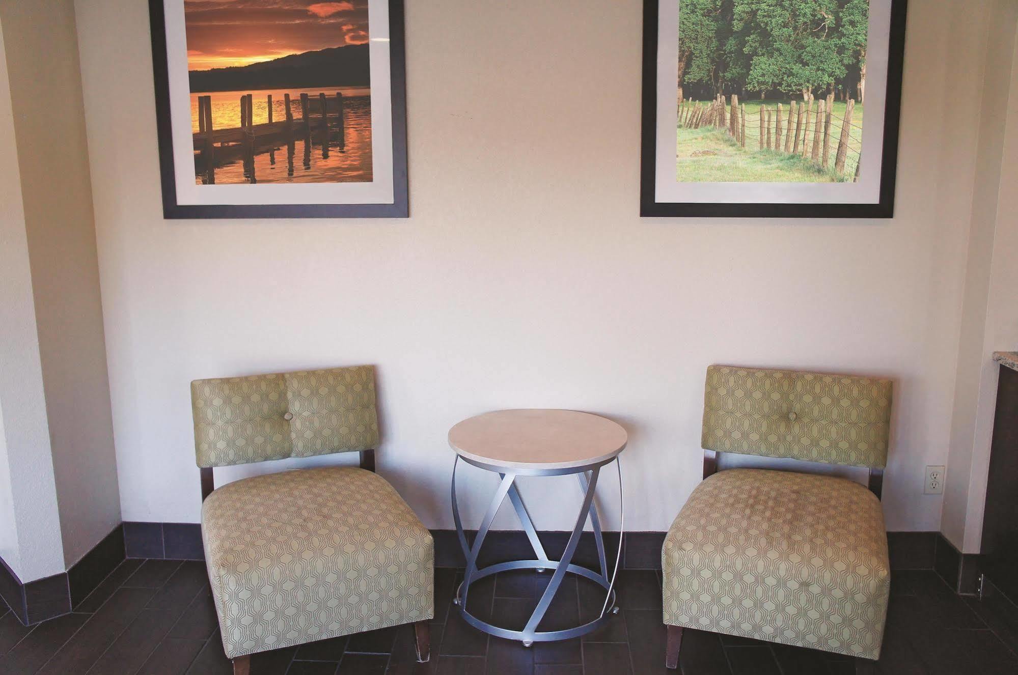 La Quinta Inn By Wyndham Sandusky Near Cedar Point Extérieur photo