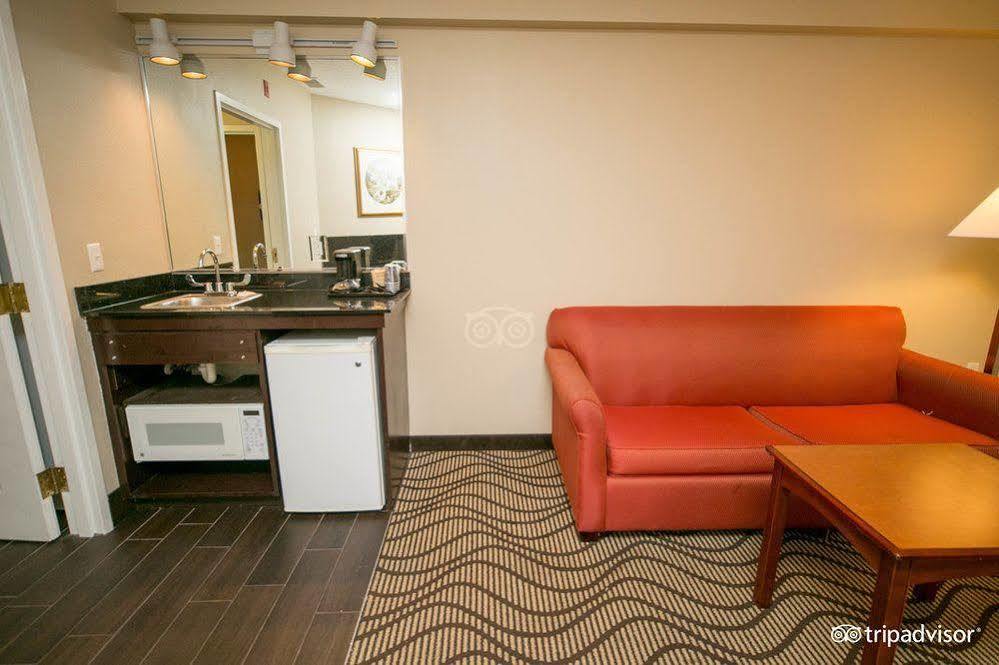 La Quinta Inn By Wyndham Sandusky Near Cedar Point Extérieur photo